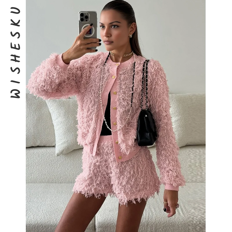 Комплект из двух предметов, женские мини-шорты из искусственной норки, сексуальный однобортный кардиган с длинными рукавами + шорты с высокой талией, осень 2023 г. Комплект из двух предметов, женские мини-шорты из искусственной норки, сексуальный однобортный кардиган с длинными рукавами + шорты с высокой талией, осень 2023 г.