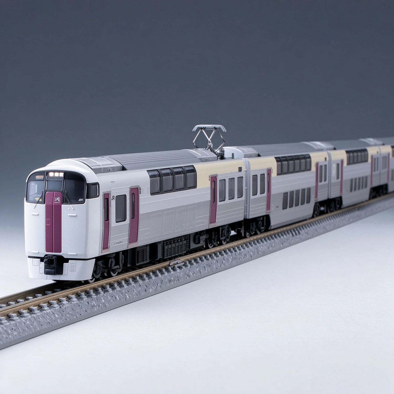 TOMIX N Scale 1/160 Train Model 215 Series Suburban Train 2nd Batch Double Decker 98444 / 98445 Railway Model Adult Hobby Gift