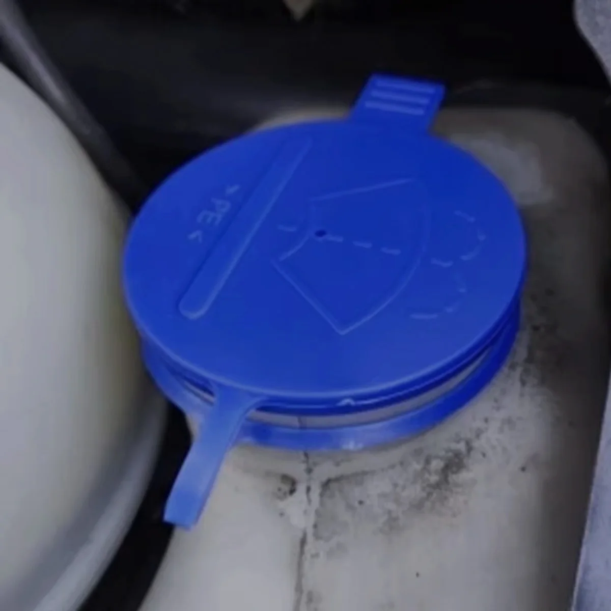 غطاء زجاجة مياه للسيارة PINMOAP مناسب لسيارة Mercedes Benz Freightliner Sprinter 2500 3500 غطاء تخزين سائل التنظيف 9068690072