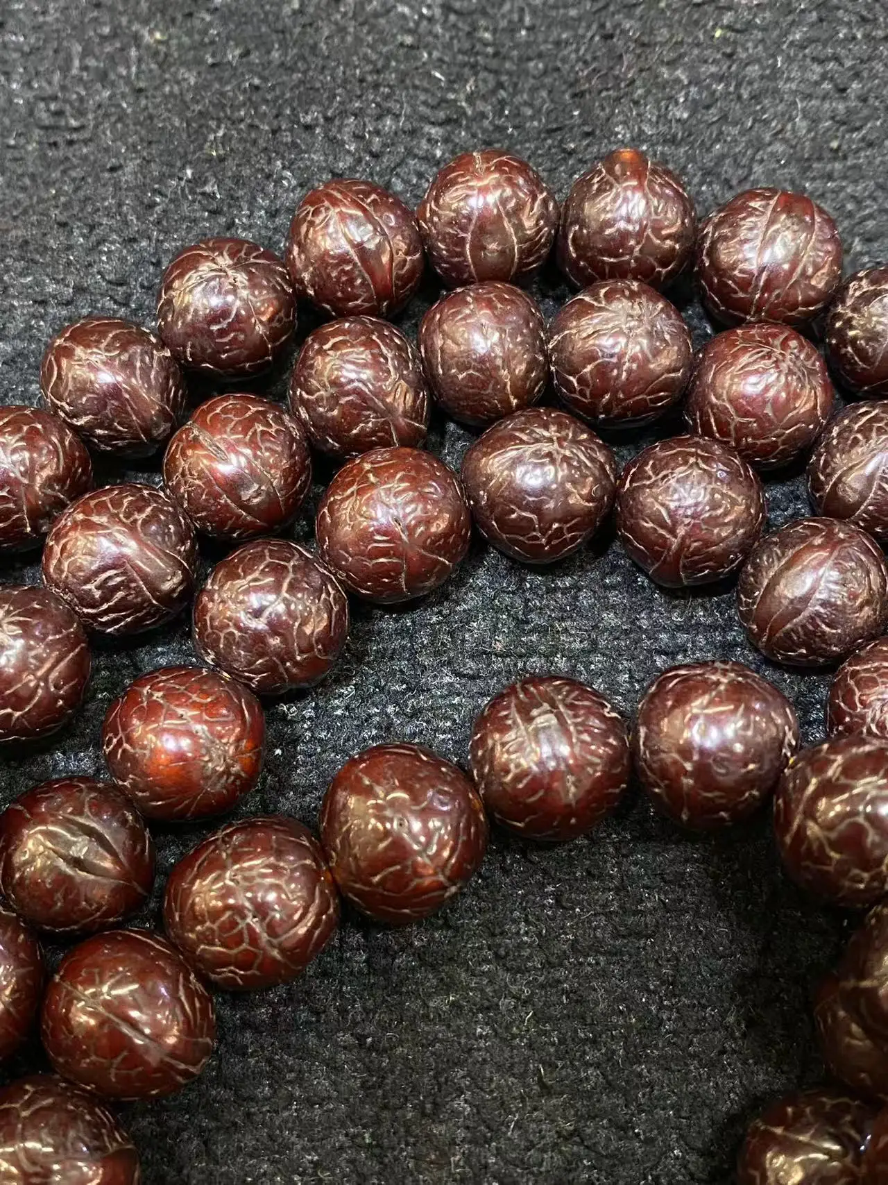 Wooden plant nut seeds cinnabar for offering  polished Phoenix eye Bodhi seeds 108 Buddha beads prayer beads  wrist bracelets