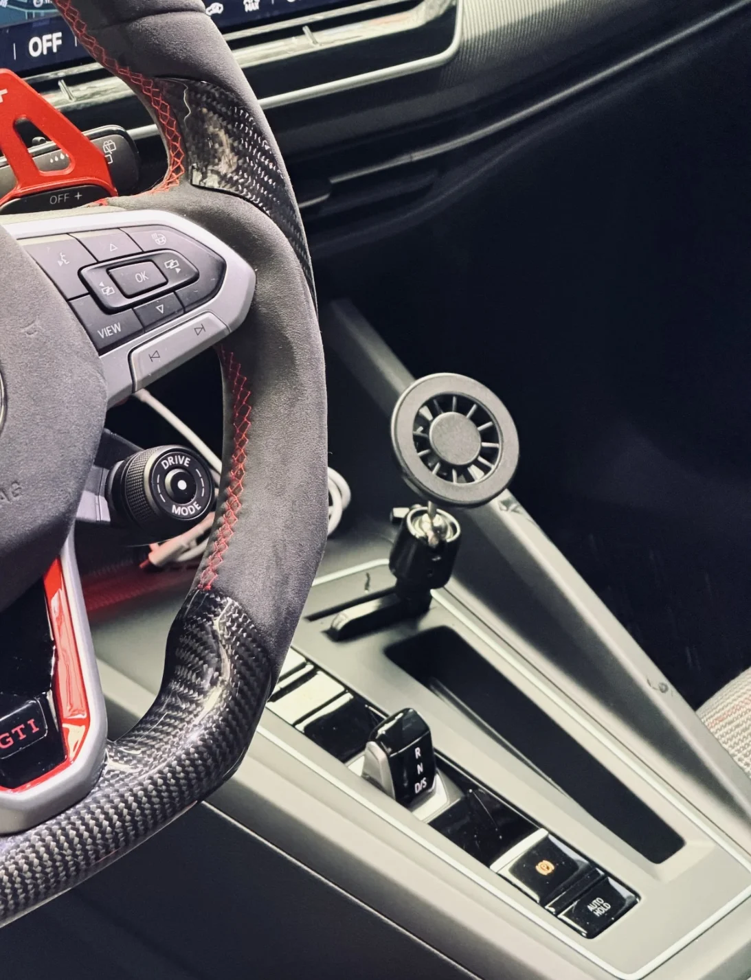 For VW Golf 8 MK8 / 8.5 2020+ Magnetic Phone Holder, Strong Magnetic Car Mount, Glue-Free No-Damage Installation, Auto Parts