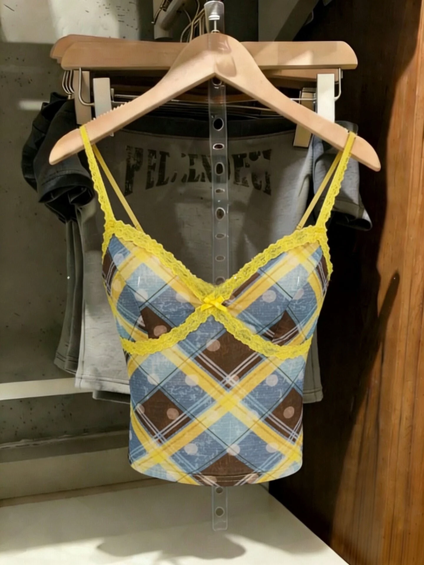 Summer 2026 Sexy Slim Fit V-Neck Retro Floral Lace Short Tank Top Women's Trendy Checkered Strap Vest Casual Outfit Travel Wear