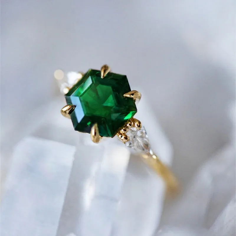 Huitan Unique Design 6-sided Green CZ Women Rings 2023 New Luxury Gold Color Wedding Party Ring Temperament Elegant Lady Jewelry