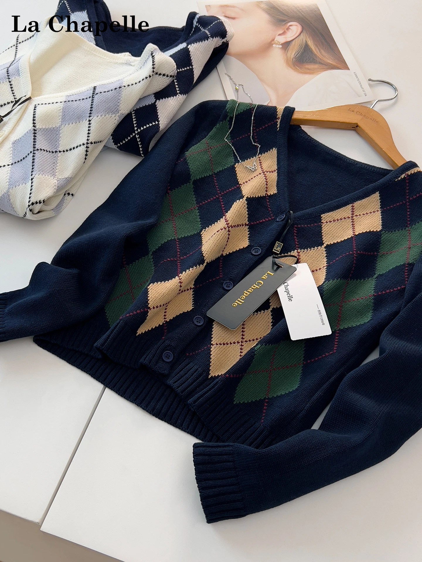 سترة La Chapelle النسائية القطنية المحبوكة على شكل حرف V سترة ناعمة ومريحة للكلية طويلة بطول Sve ort سترة للتنقل بقصة ضيقة