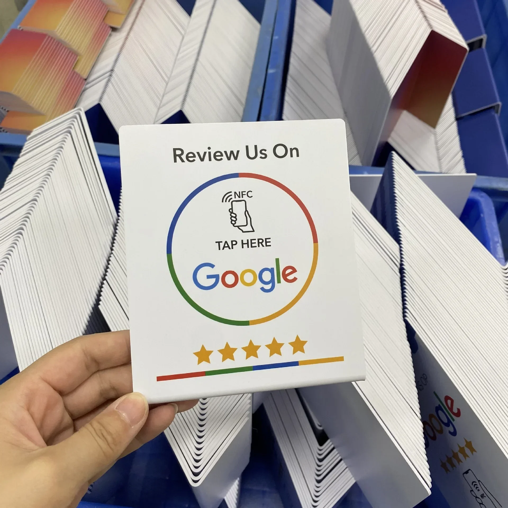 13,56 MHz programmierbare Google Review Card NFC-Stationstisch NFC Google Reviews Display Biegekarte stehende Markenhalterung