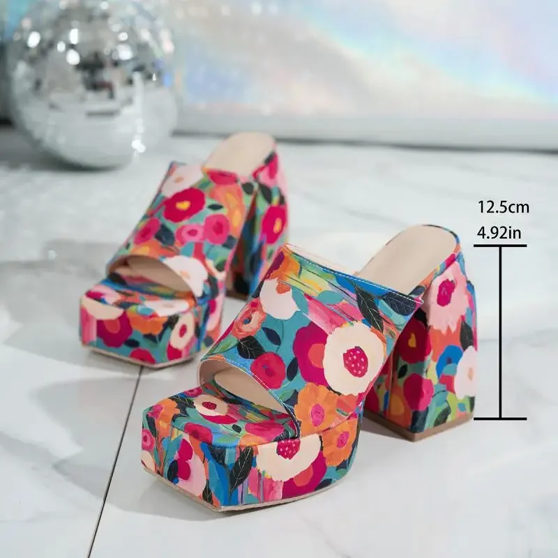 العلامة التجارية تصميم زهرة الطباعة الانزلاق على الصنادل منصة مكتنزة سوبر عالية الكعب النعال النساء 2025 الصيف موضة شباشب لخارج المنزل