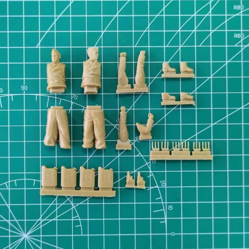 1/35 Scale Die-Cast เรซิ่นรูปชุดสงครามโลกครั้งที่สองเยอรมัน Tankers กับ Jerrycans 2 ตัวเลขประกอบและ Unpainted