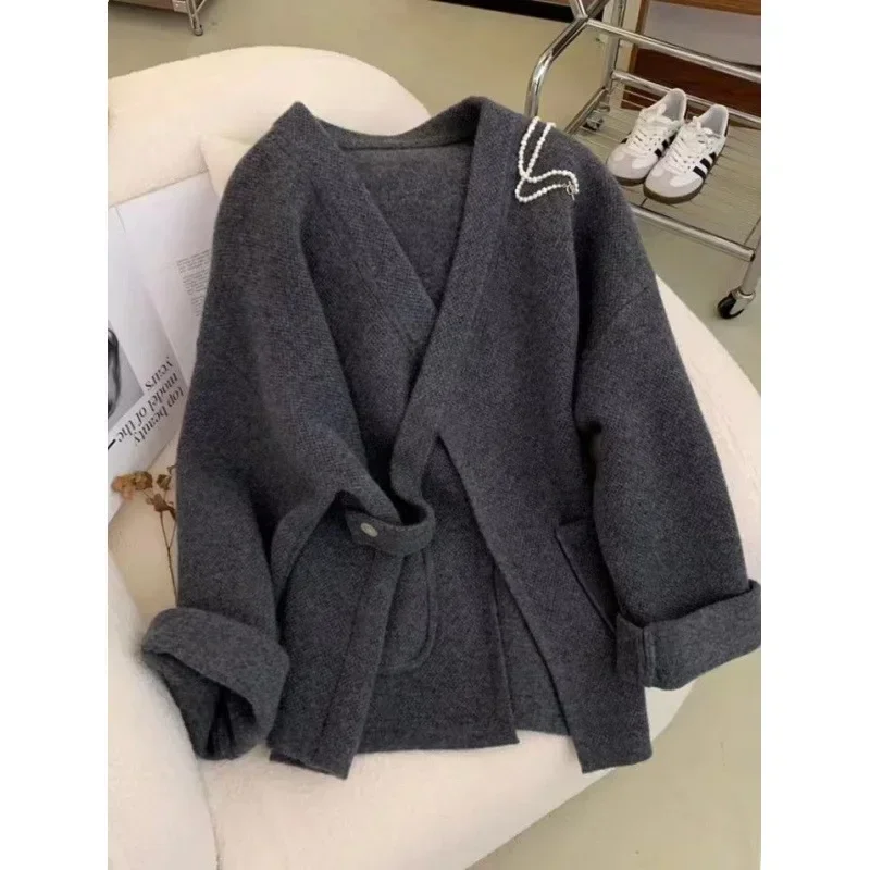 

Gray V-Neck Thickened Long Sleeve Sweater Women's Autumn Winter Outerwear Design Sense Bear Velvet Slant Button Sweater