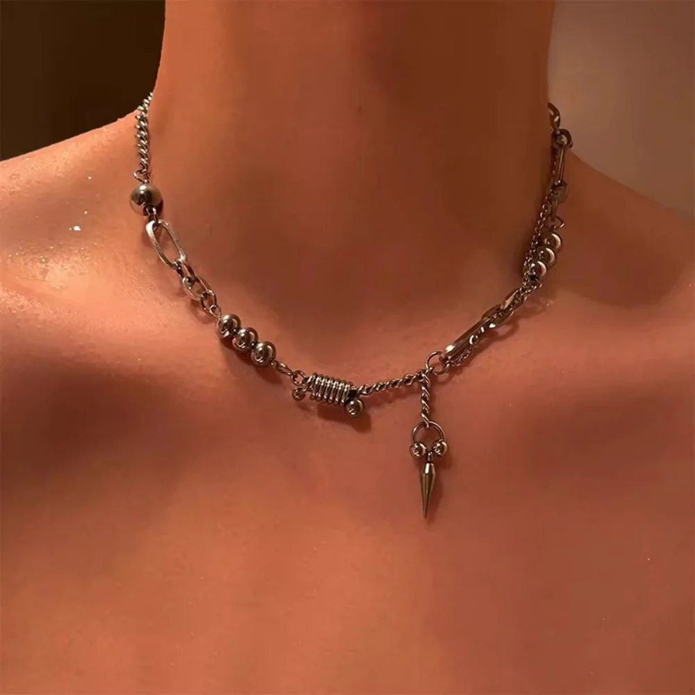 Hip-Hop-Herren-Halskette mit Kettengliedern, Retro-Silberfarben-Nietenanhänger, Modischer Edelstahlschmuck – Detail 2