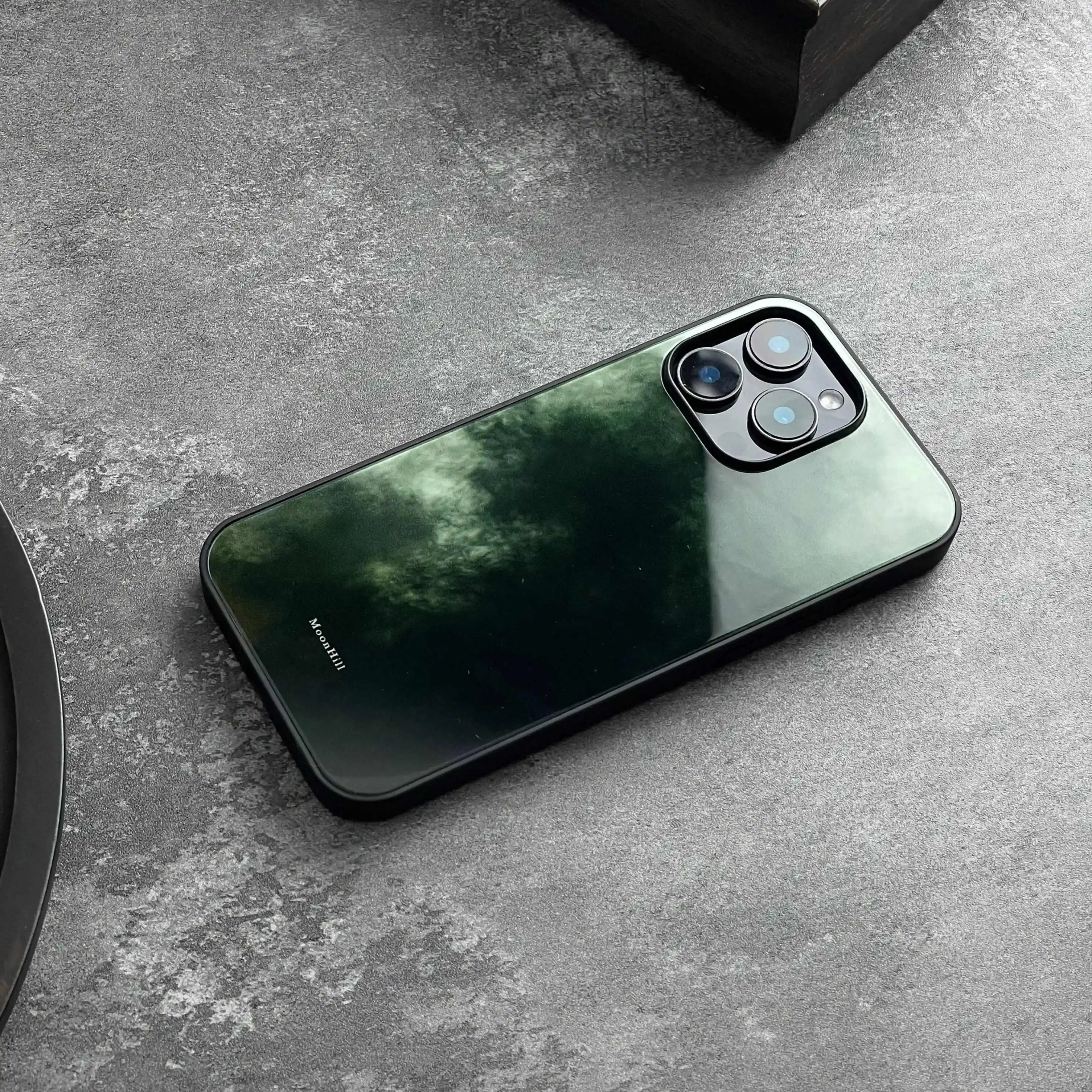 Темно-зеленый премиальный стеклянный чехол для iPhone 17, 16, 15, 14, 13, 12, 11 Pro Max, Xr, Xs, 7, 8, 16 Plus, 17 Air с противоскользящей стеклянной поверхностью