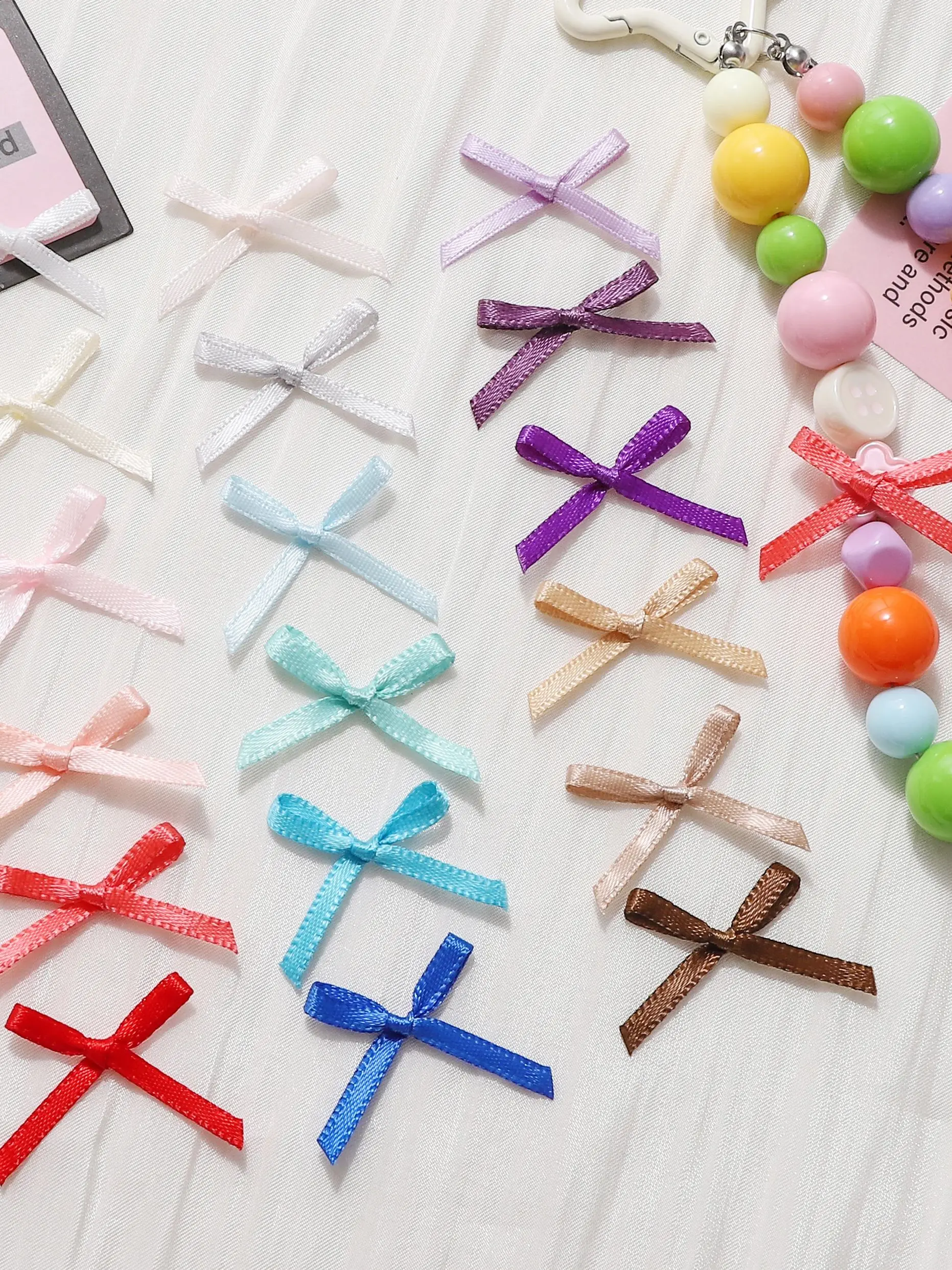 10-50 szt. Kolorowe kokardki z wstążki 2,5x2 cm Mini kokardki z poliestru satynowego Ręcznie robione kokardki do odzieży Rękodzieło DIY Dekoracje Akcesoria do szycia — 2