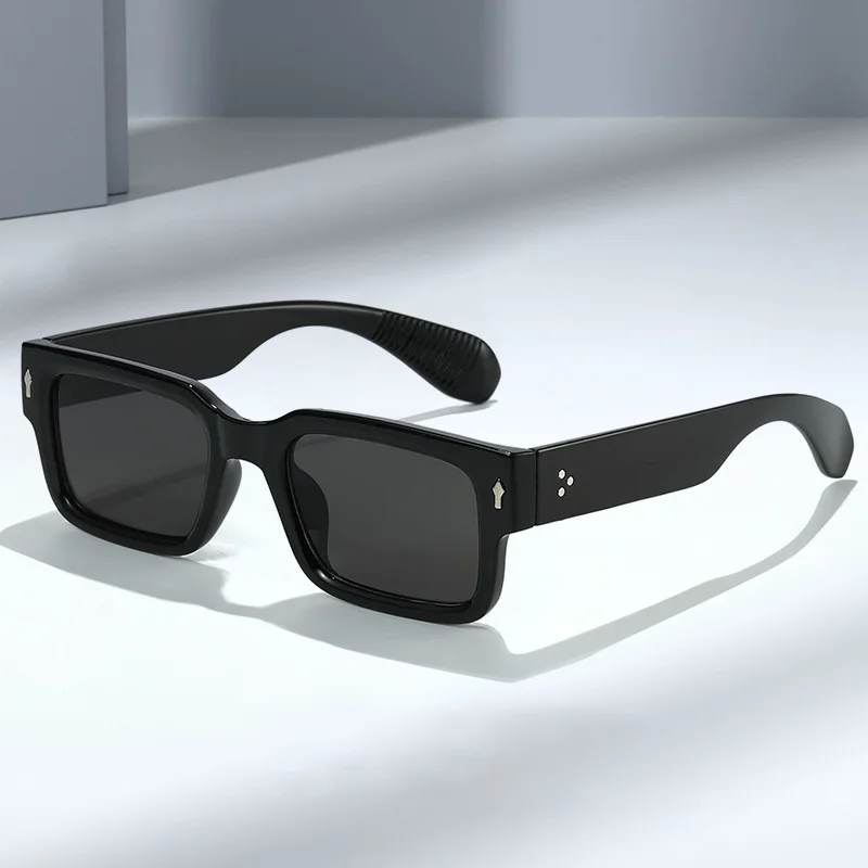 Nowe kwadratowe nity męskie okulary przeciwsłoneczne damskie Vintage Ins popularne okulary punkowe z trendem podróżnym okulary przeciwsłoneczne okulary przeciwsłoneczne okulary przeciwsłoneczne UV400