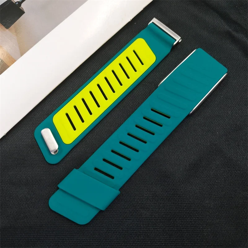 

Compatible with WHOOP 5.0/MG Wrist Band Soft-Touch Silicone Waterproof Sweatproof Soft Adjustable Rubber Band for Whoop 5.0/MG