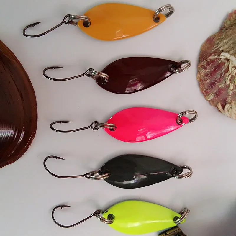 1Pcs 3cm 3g Mini Wobbler Sequin Spoon Lure Hard Bait Spinnerbait Isca Artificial Pesca Wobblers Fly Fishing Tackle 5 Colors