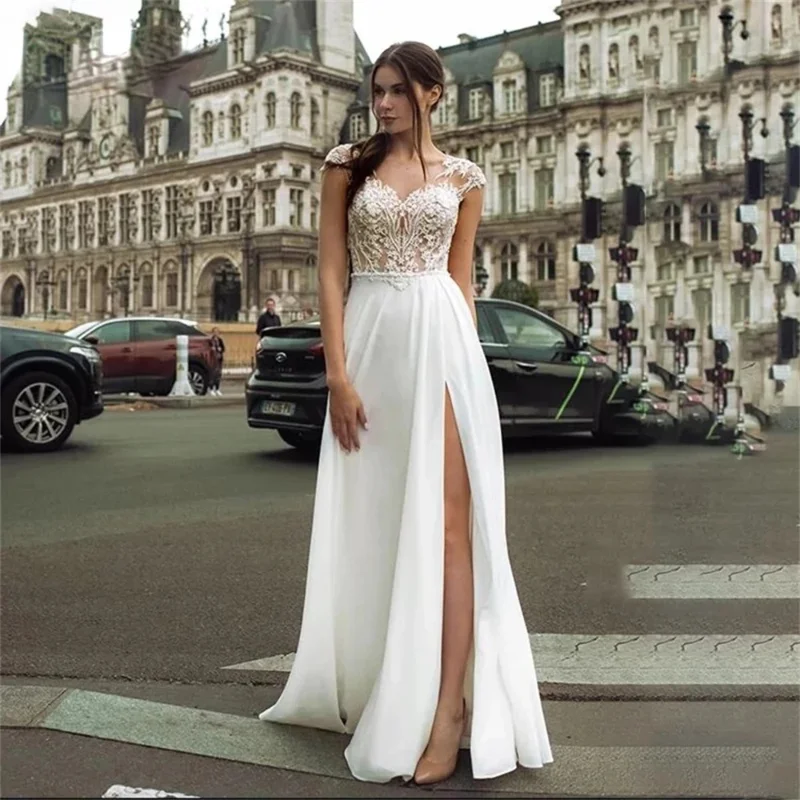 

Chiffon A-Line Wedding Dresses 2023 Side Split Sheer O-Neck Cap Sleeve Lace Appliques Bridal Gown with Button Back