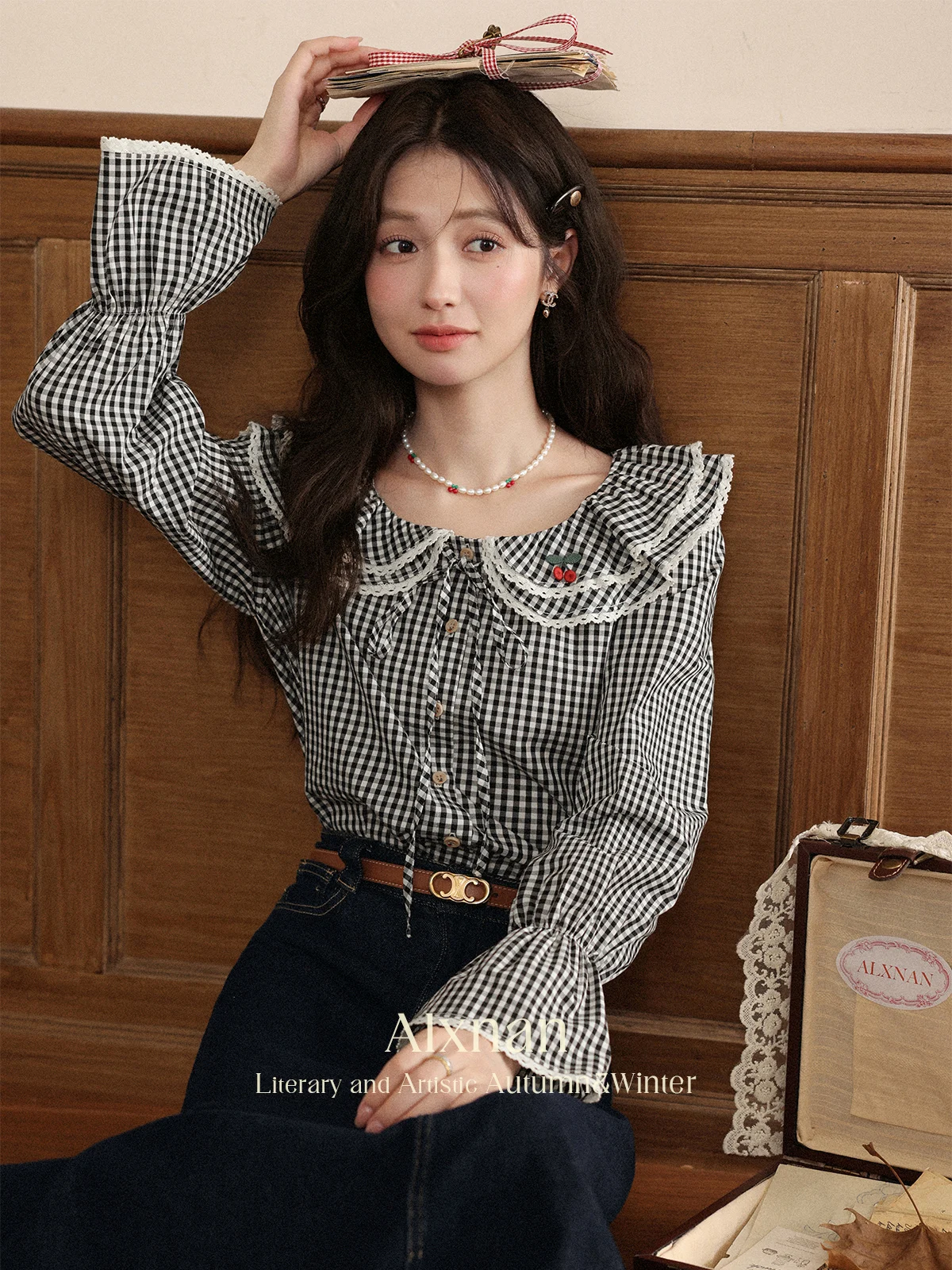 

ALXNAN Women's Shirt Black White Plaid Doll Collar Vintage Cotton 100% Blouses 2025 Autumn Lace-trimmed Long Sleeve Top L56770