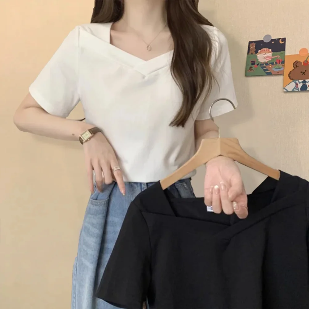 

Woman Black Casual Clothes TopsV-neck Loose Casual T-shirt Women Slim Kpop Y2K Tee Shirt Femme Sexy Vintage Summer TshirtsLarge