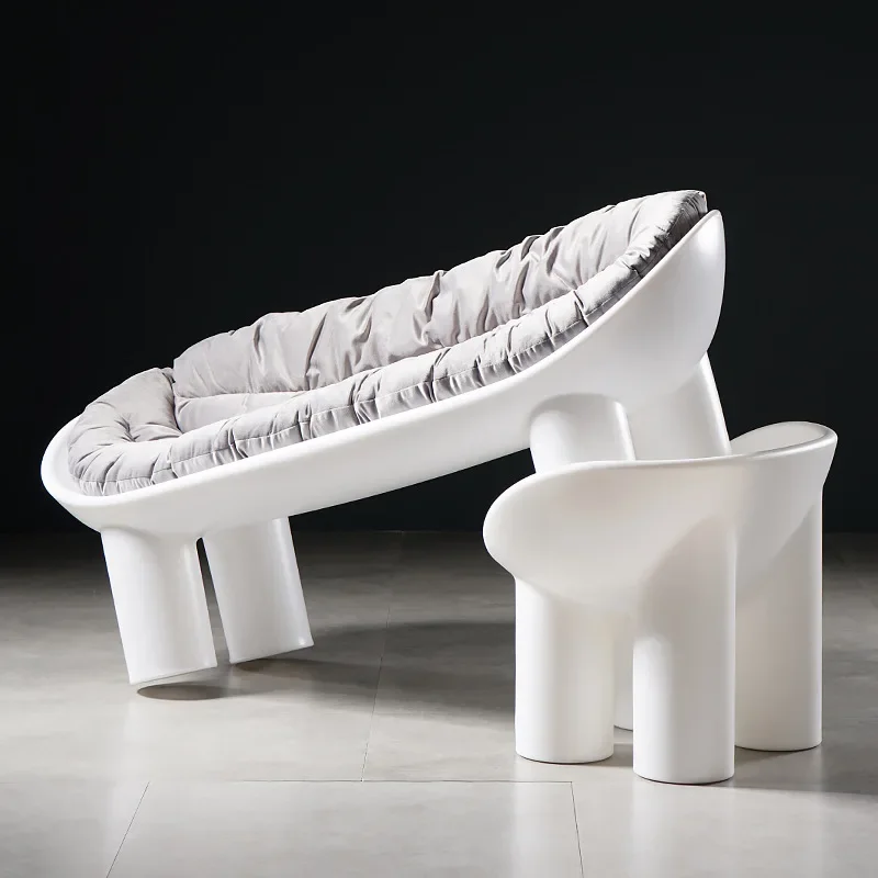 Nordische Designermöbel, lässig, faul, zwei Sofas, Stuhl, Internet-Promi-Außenhocker