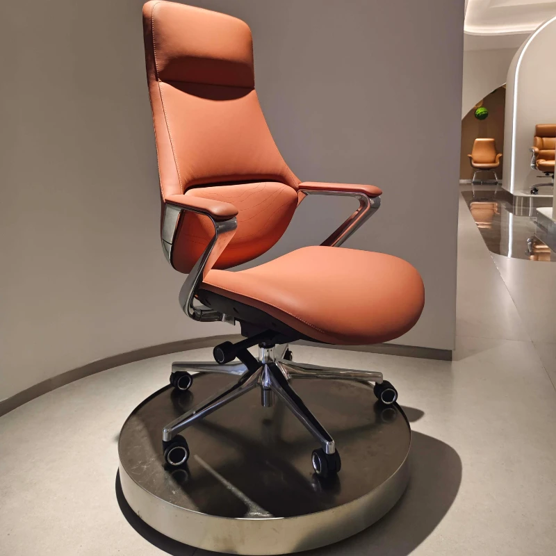 كرسي مكتب ناعم بمسند للذراعين، طويل القامة، مصمم حديث، كرسي مكتب مريح من الجلد، أثاث مكتبي سيلا دي إسكريتوريو #1