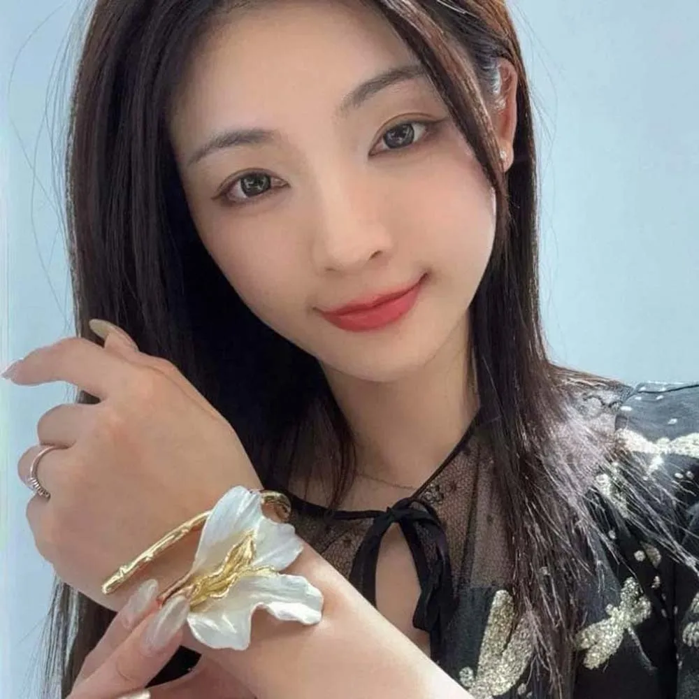 

Openable Tulip Bangle Exaggerated Geometric Metal Flower Bracelet Armlet French Style Golden and White Bangle Festival Gifts