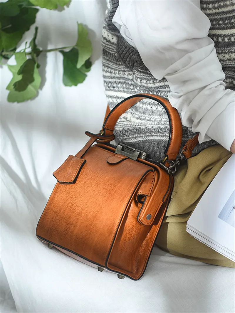 Fashion Designer Natural Genuine Leather Ladies Mini Small Handbag Weekend Daily Women's Real Cowhide Lock Crossbody Bag