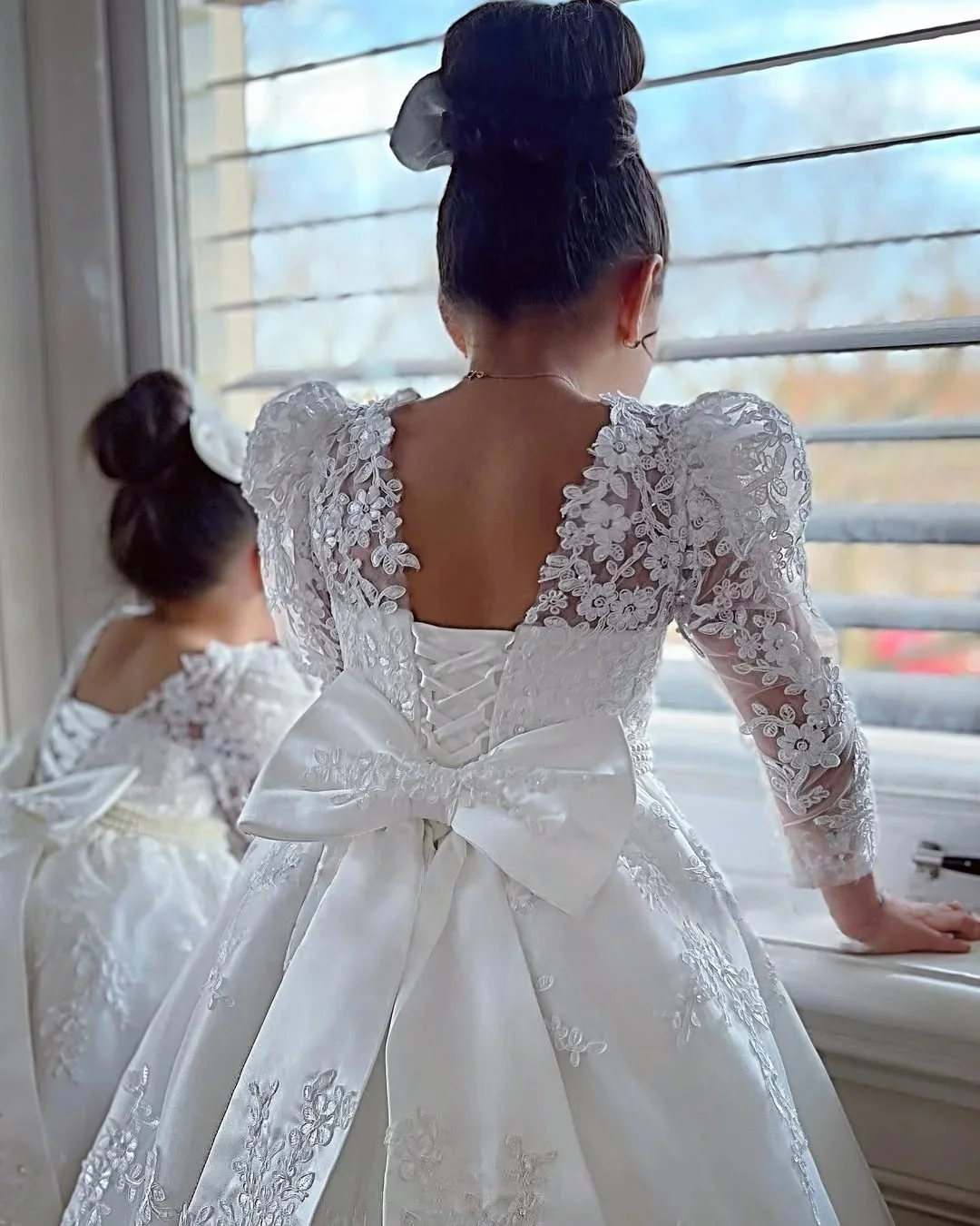 JDY-vestido blanco personalizado de flores para niña, vestido de boda con lazo de encaje, apliques hasta el suelo, fiesta de cumpleaños y comunión