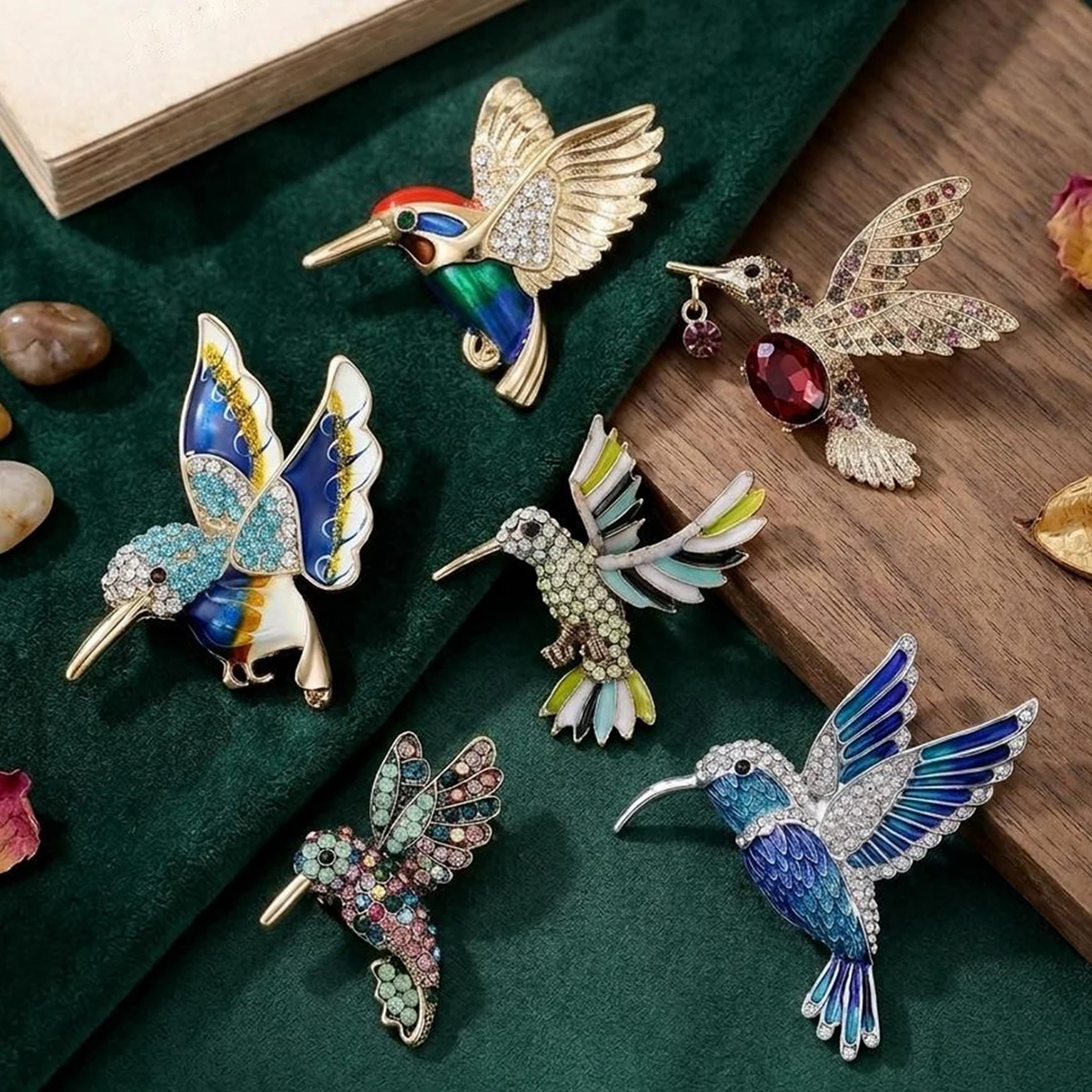 Luxury Rhinestone Hummingbird Brooches for Women Unisex Birds Animal Pins Casual Party Jewelry Accessories Gifts Decoration