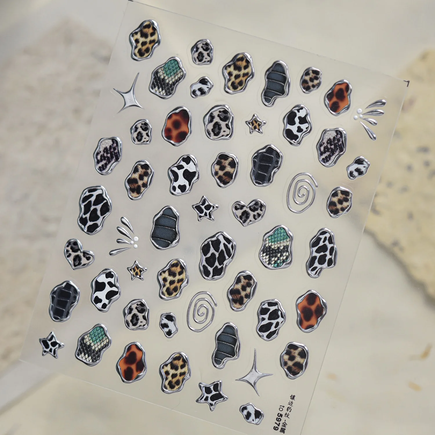 Y2K Retro Tierdruck Leoparden- Kuh- Schlangenhaut Metallrand Unregelmäßige Steinader Stern-Wirbel Selbstklebende 5D Nagelaufkleber