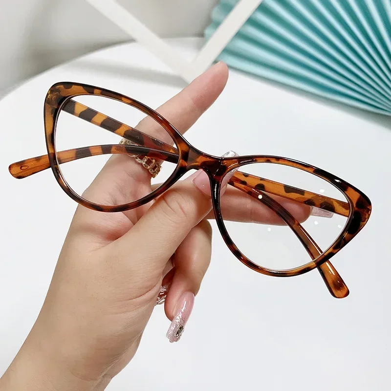 New Fashion UCat's Eye blokujące niebieskie światło zwykłe okulary dla kobiet mężczyzn modna klasyczna przezroczyste okulary Retro trójkątna