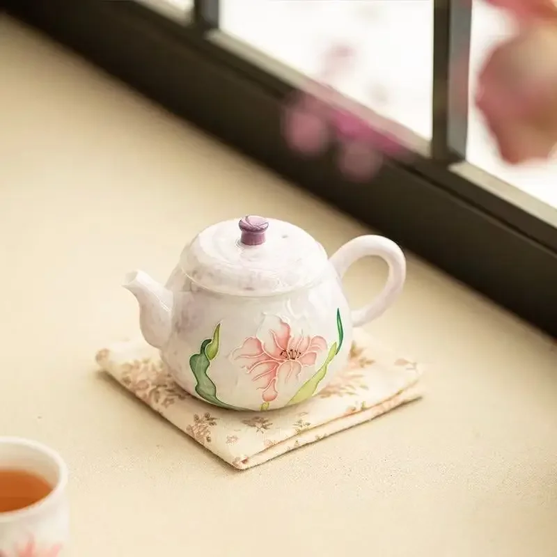

1PC 180ML Misty Purple Pure Hand-painted Lily Fragrant Teapot Dezhong Pot Exquisite Ceramic Teapot Household KungFu TeaSet Gifts
