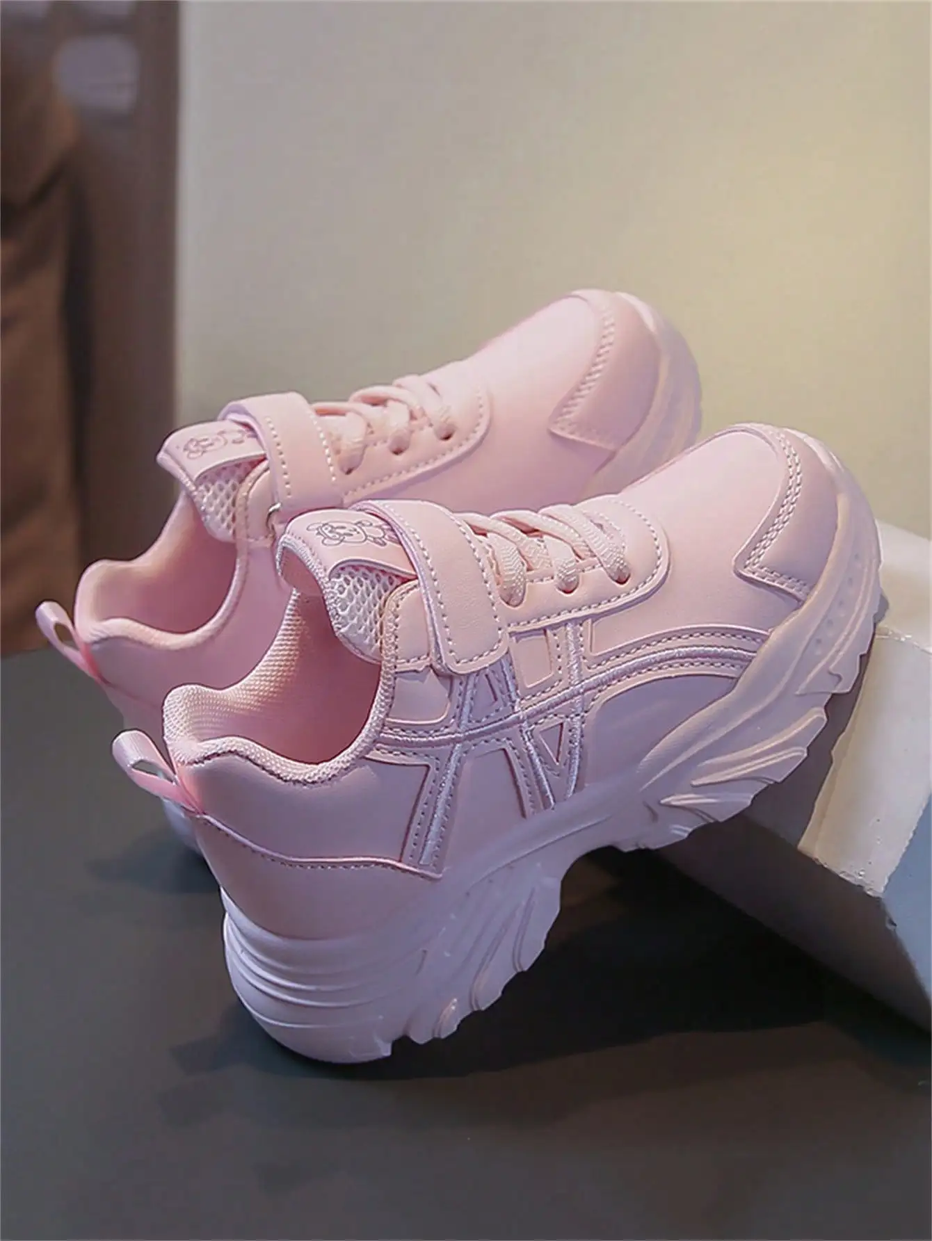 1 Pair Pink Kids' Sports Shoes, Soft Non-Slip Sole, Fashionable, Versatile For All-Season Outdoor Wear