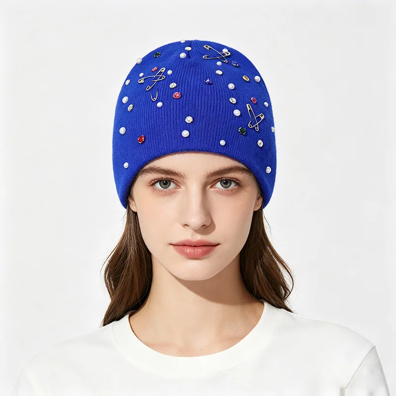 New autumn and winter rhinestone knitted hat, fashionable outdoor warm and cold-proof pullover beanie