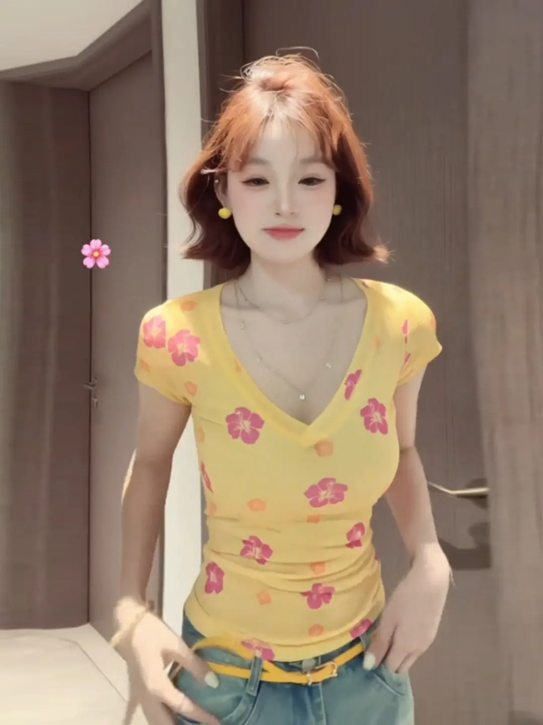 

Yellow Spicy Girl V-Neck Printed Short Sleeve T-Shirt Women's Summer Slimming Short Style Unique Super White Top Korean Style...