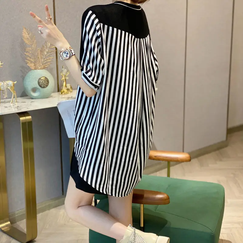 Female Clothing Striped Patchwork Blouse Korean Loose Streetwear Fashion Bright Line Decoration 2024 Summer Casual V-Neck Shirt