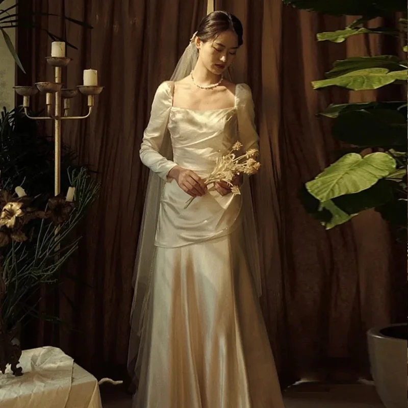 Französischer Stil Langarm Leichtes Hochzeitskleid Neue Braut Temperament Vintage Satin Empfang Ausgehendes Kleid Meerjungfrau Kleid Winter