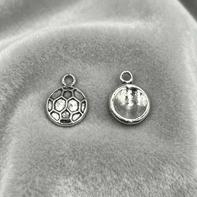 270 Stück antiksilberfarbene Fußball-Anhänger, 15 x 11 mm, für Armbänder, Ohrringe, Schmuckherstellung # 103 Großhandel – Detail 2