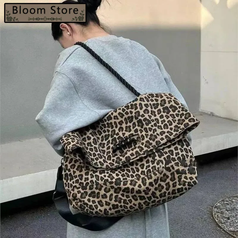 

Retro Leopard Print Tote Women Large Capacity Canvas Shoulder Bags Ladies Hot Girl Fashion Trendy Commute Crossbody Bag 2025
