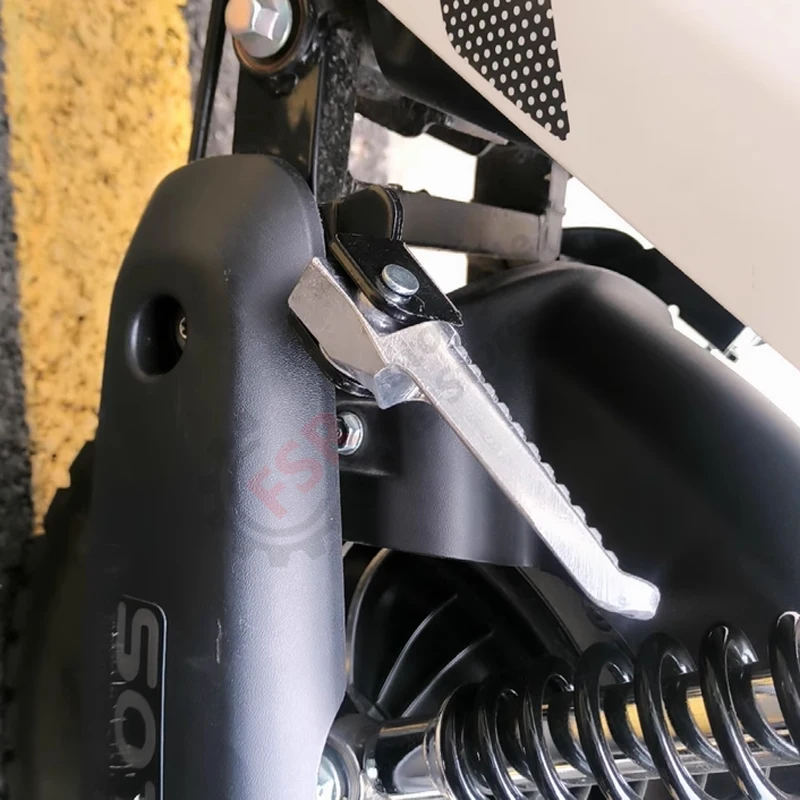 Apoio para os pés traseiro dobrável esquerdo e direito modelo antigo, serve para peças de scooter elétrica Sundiro Honda S07 S08 S09R S10T