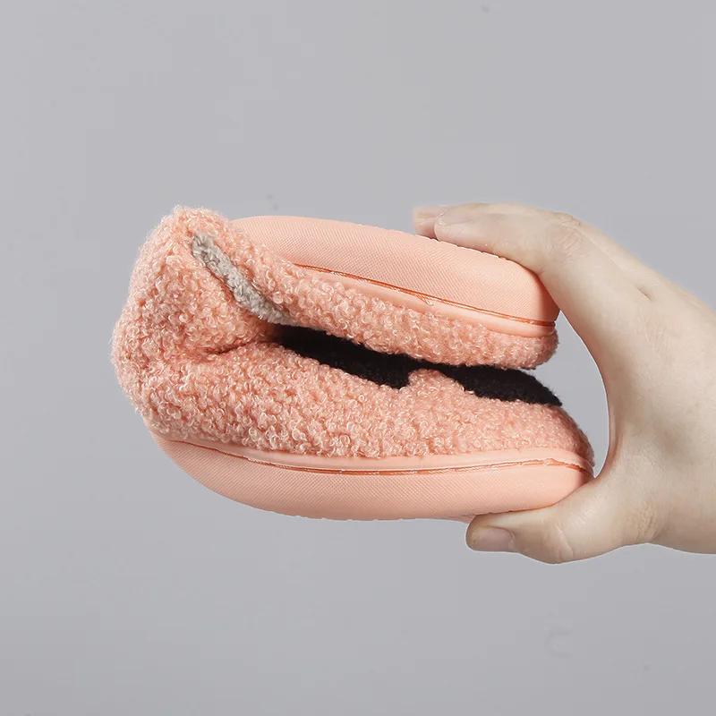 รองเท้าแตะผ้าฝ้ายลายฟักทองฮาโลวีนแฟชั่นฤดูหนาวปี 2025 สำหรับผู้ชาย รองเท้าแตะแบบสวมในบ้านกันลื่นและให้ความอบอุ่นสำหรับผู้หญิง รองเท้าพื้นเรียบ