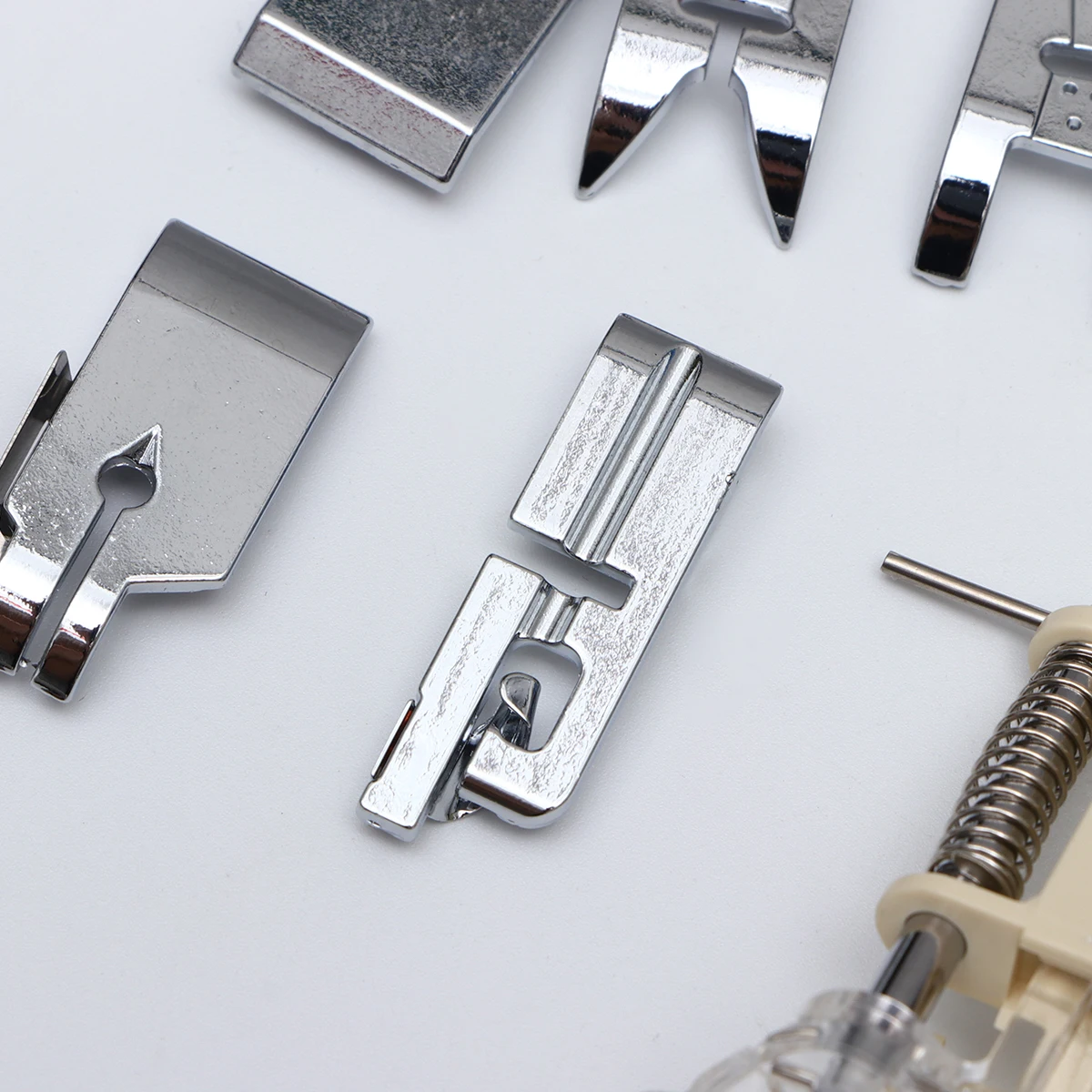 

48 шт. Набор прижимных лапок для машины Премиум-сплав из металла Простая установка Легкие швейные прижимные лапки Ручные поделки