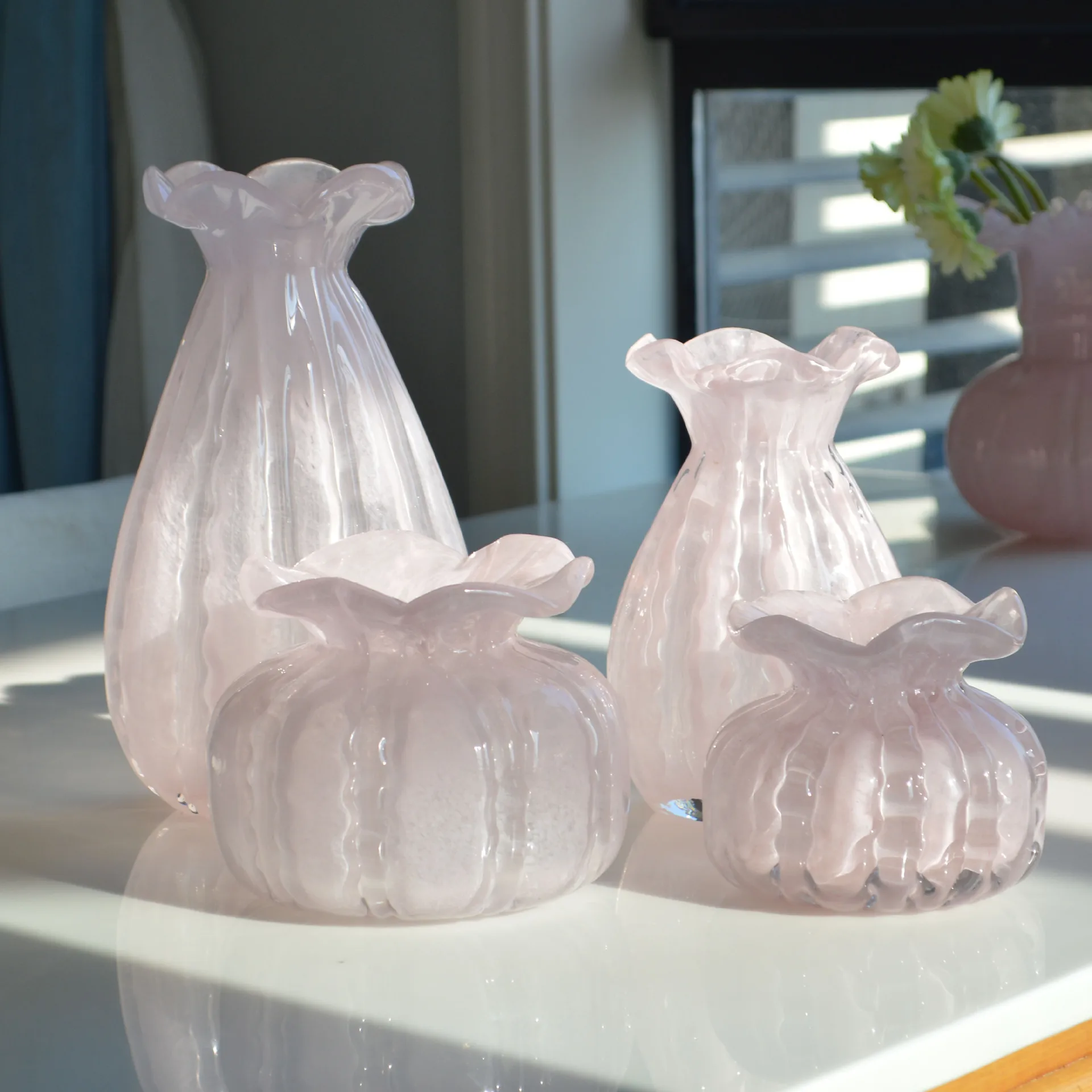 flower arrangement, glazed, Nordic medieval style, light luxury, advanced water feeling, lily flower device