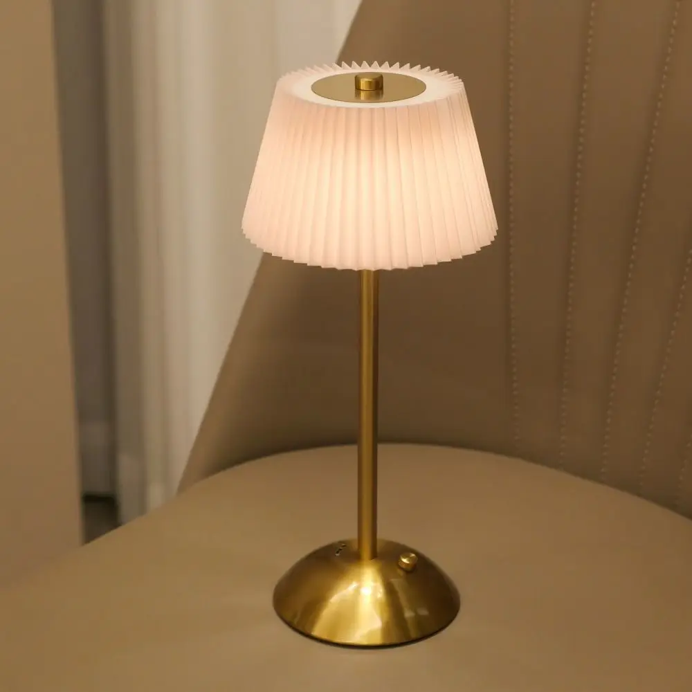 

3-цветная подсветка, маленькая плиссированная настольная лампа, сенсорное управление, бесступенчатая регулировка яркости, настольный окружающий свет, перезаряжаемый через USB тканевый абажур