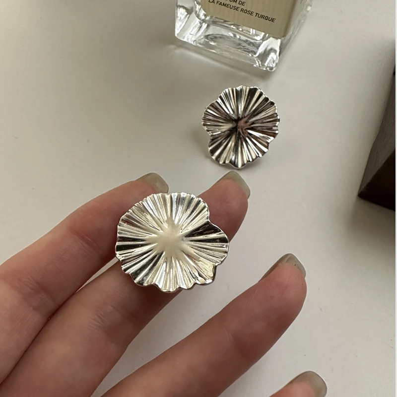 S925 pure silver Korean version heavy industry texture large flower earrings, Korean fashion sense, simple East Gate earrings, e
