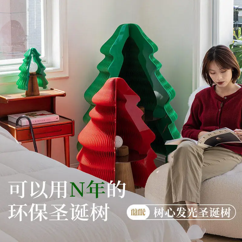 The heart of the tree shines for a warm Christmas tree, a central hollowed-out niche gift display stand, and a floor-standing