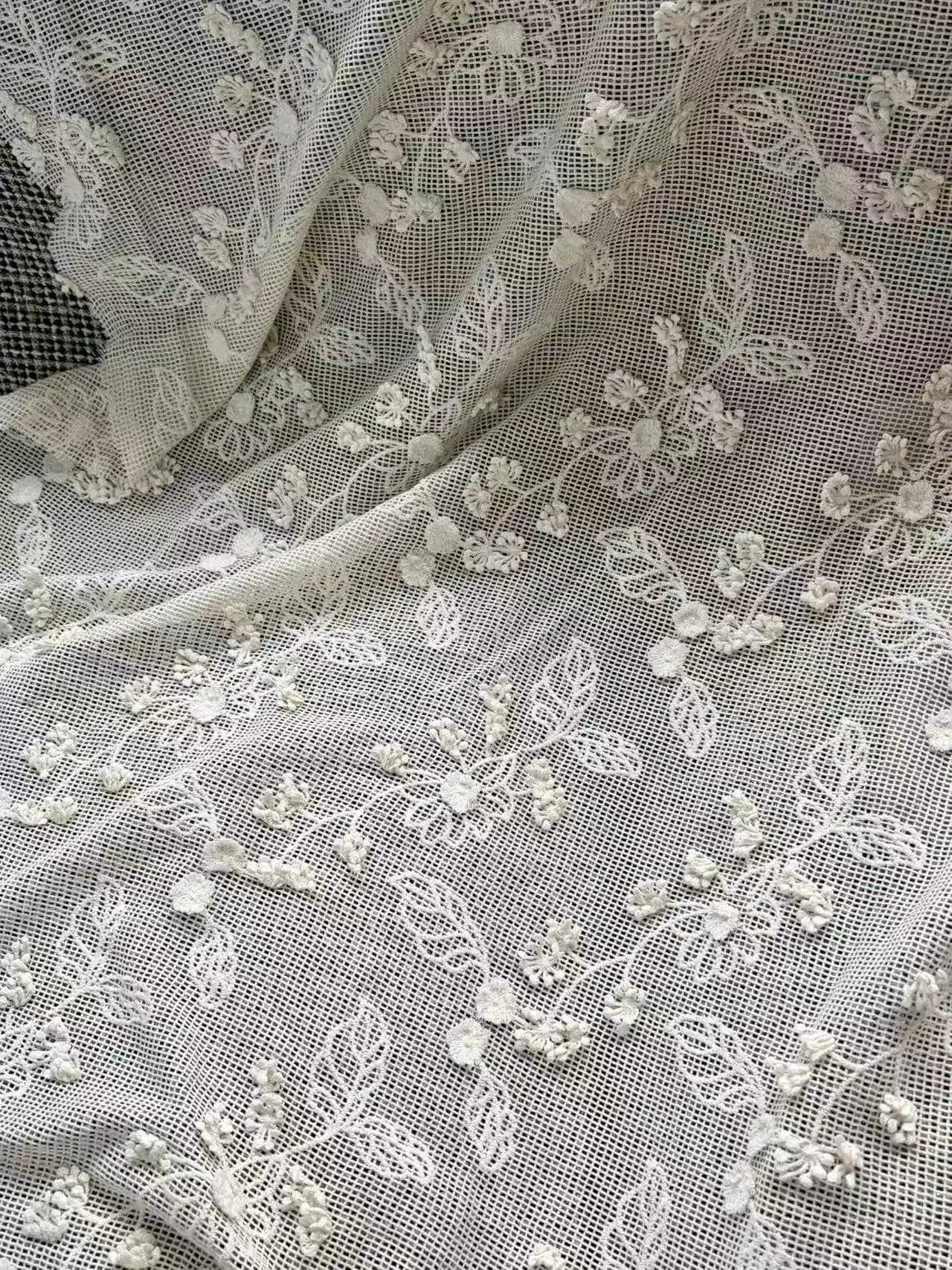 

High-quality water-soluble hollow 3D embroidery 100% cotton mesh fabric for women's dresses and fashion clothing fabric