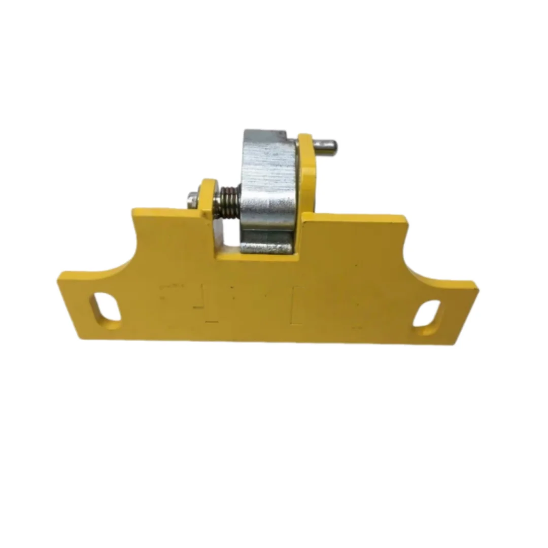 Applicable to Komatsu PC300-7/350/360-7-8 excavator engine cover lock, rear cover lock and hood lock