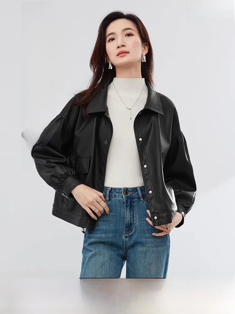 เสื้อคลุมหนังทรงหลวมแบบยาว สไตล์แฟชั่นสำหรับผู้หญิง ดีไซน์ใหม่ล่าสุดสำหรับฤดูใบไม้ร่วง  ทำจากหนังแท้  ใช้งานได้หลากหลาย