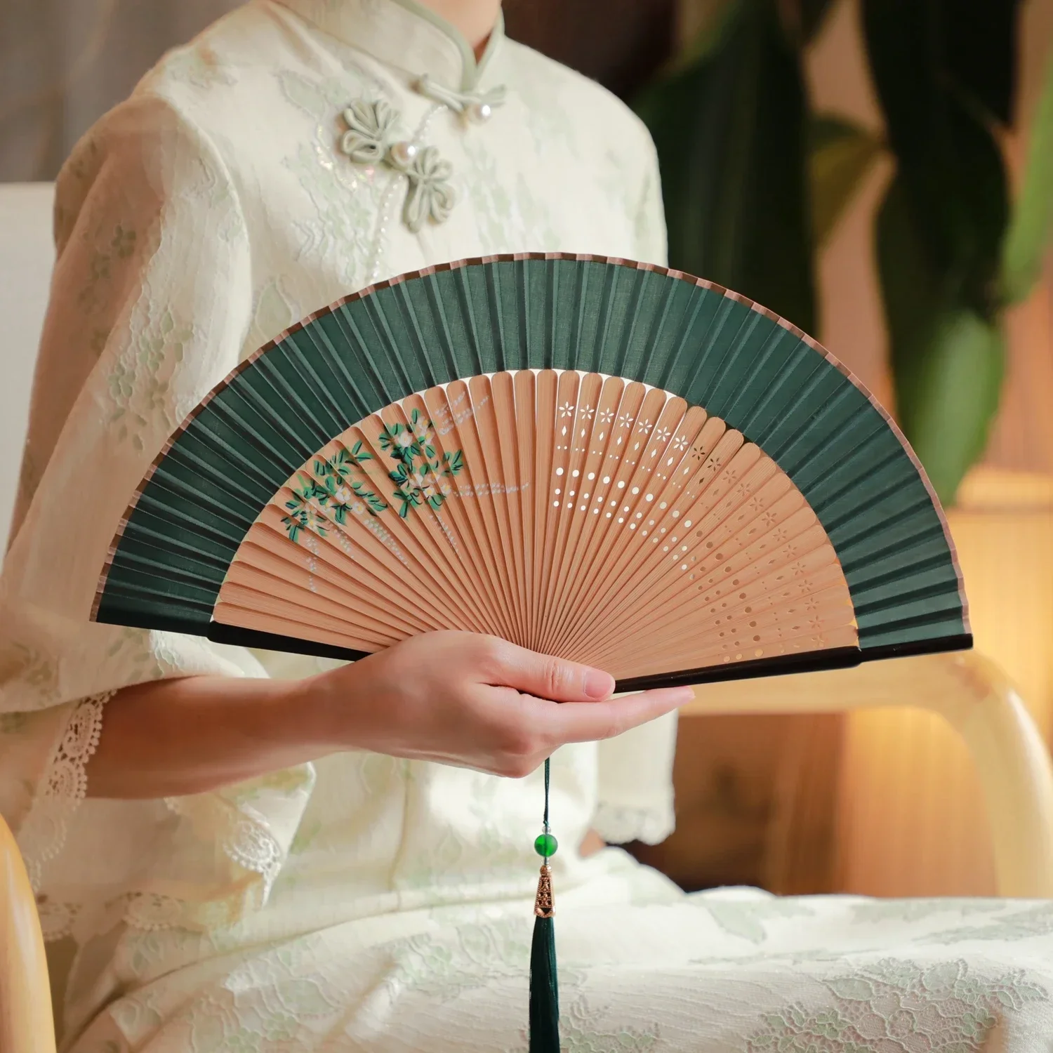Fan Summer portable Chinese Hanfu antique green folding fan Women's cheongsam folding small fan