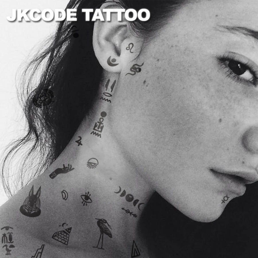 Tatouage minimal à base de plantes pour doigts, autocollants de style égyptien ancien, motifs hiéroglyphiques, pyramide, soleil, lune, serpent, Anubis, style élégant, tatouage mignon et original,