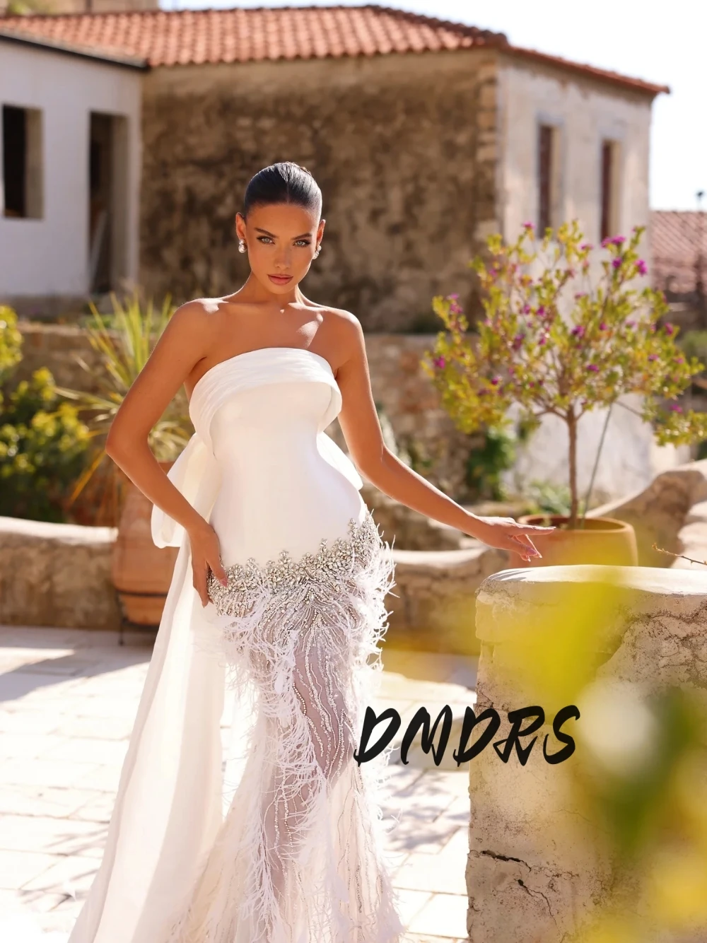 

Richly Strapless Feathered Stylish Wedding Dress Bow Back Romantic Crystals Mermaid Customized Bridal Gown New Arrival